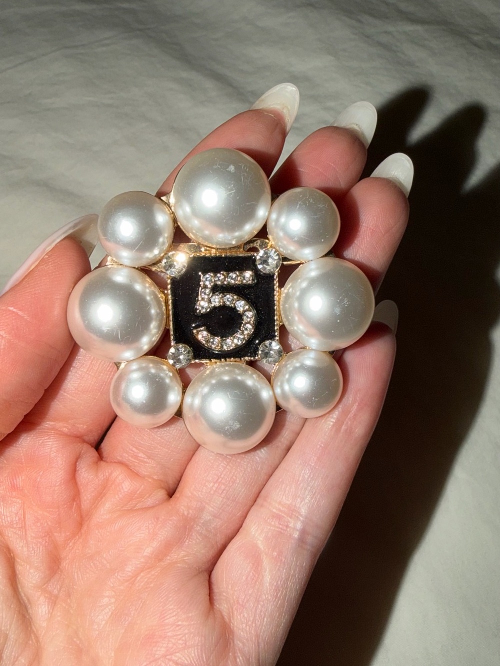 Fashion Jewelry Gold Tone Pearl Cluster Brooch with Black Enamel and Crystal '5'